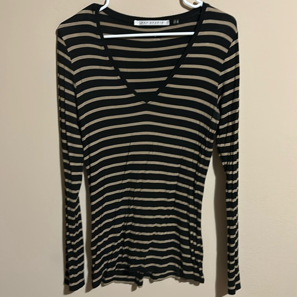 Tan/Black long sleeve VNeck top, size M